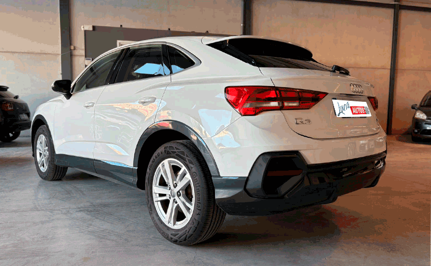 
								Audi Q3 Sportback full									