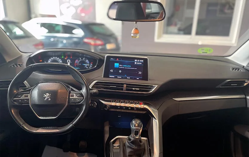 
								Peugeot 3008 full									