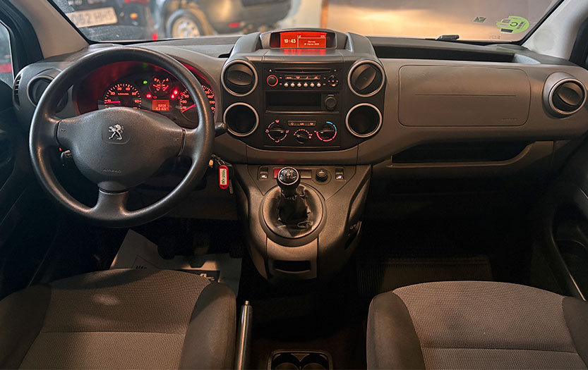 
								Peugeot Partnet full									