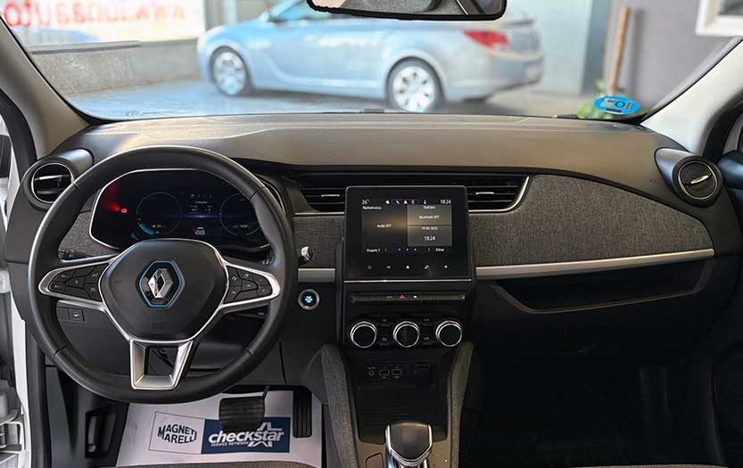 
								Renault Zoe full									