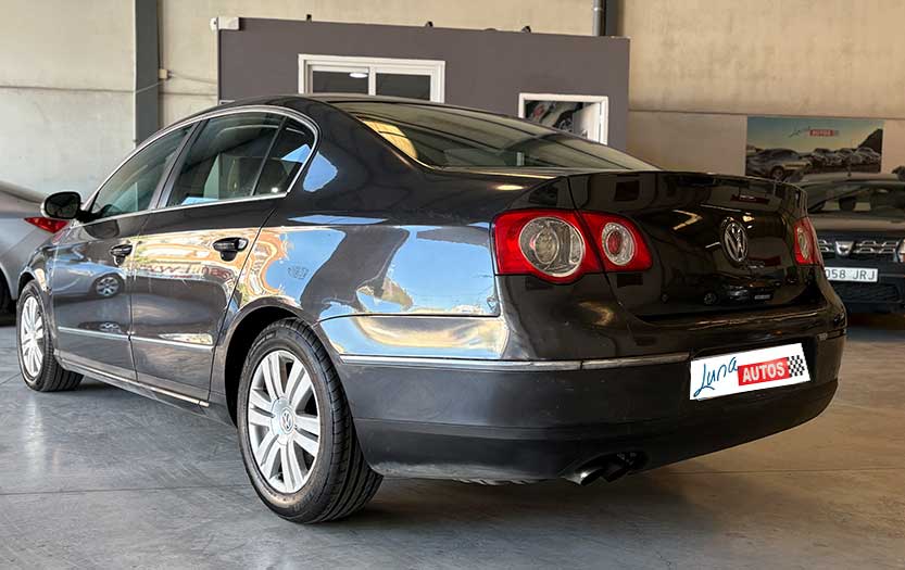 
								Volkwagen Passat full									