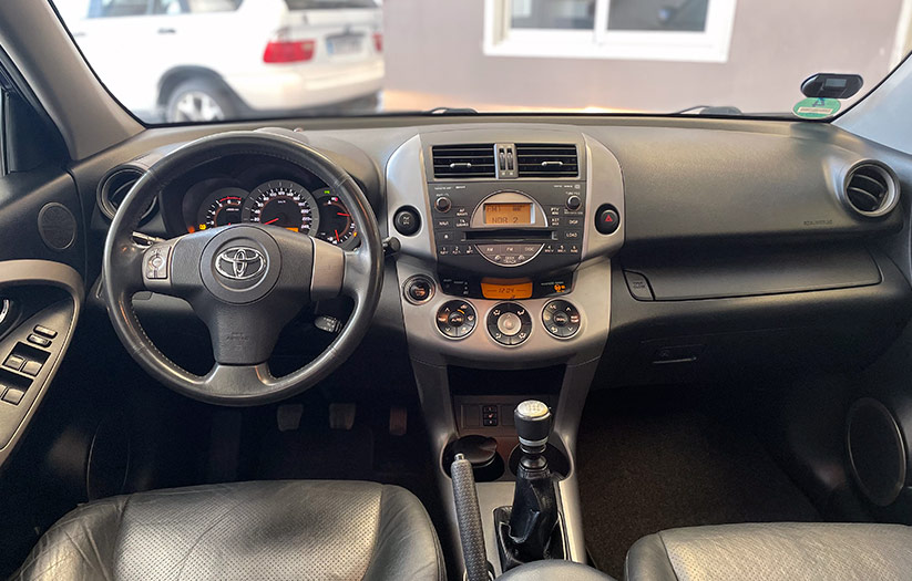
								Toyota Rav4 full									