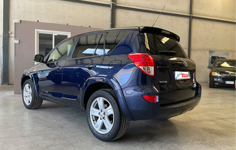 
								Toyota Rav4 full									
