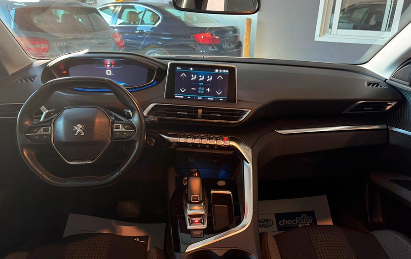 
								Peugeot 3008 full									