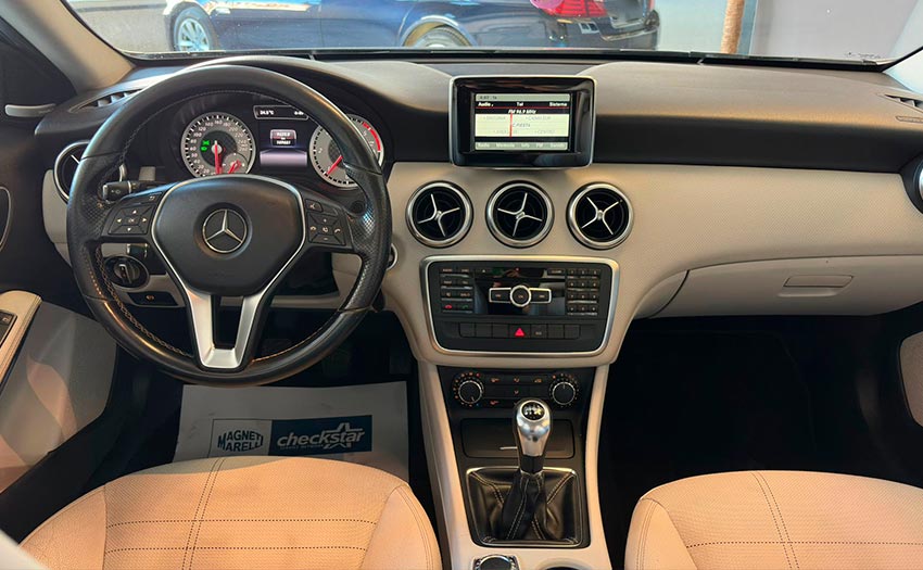 
								Mercedes Clase A 180 full									